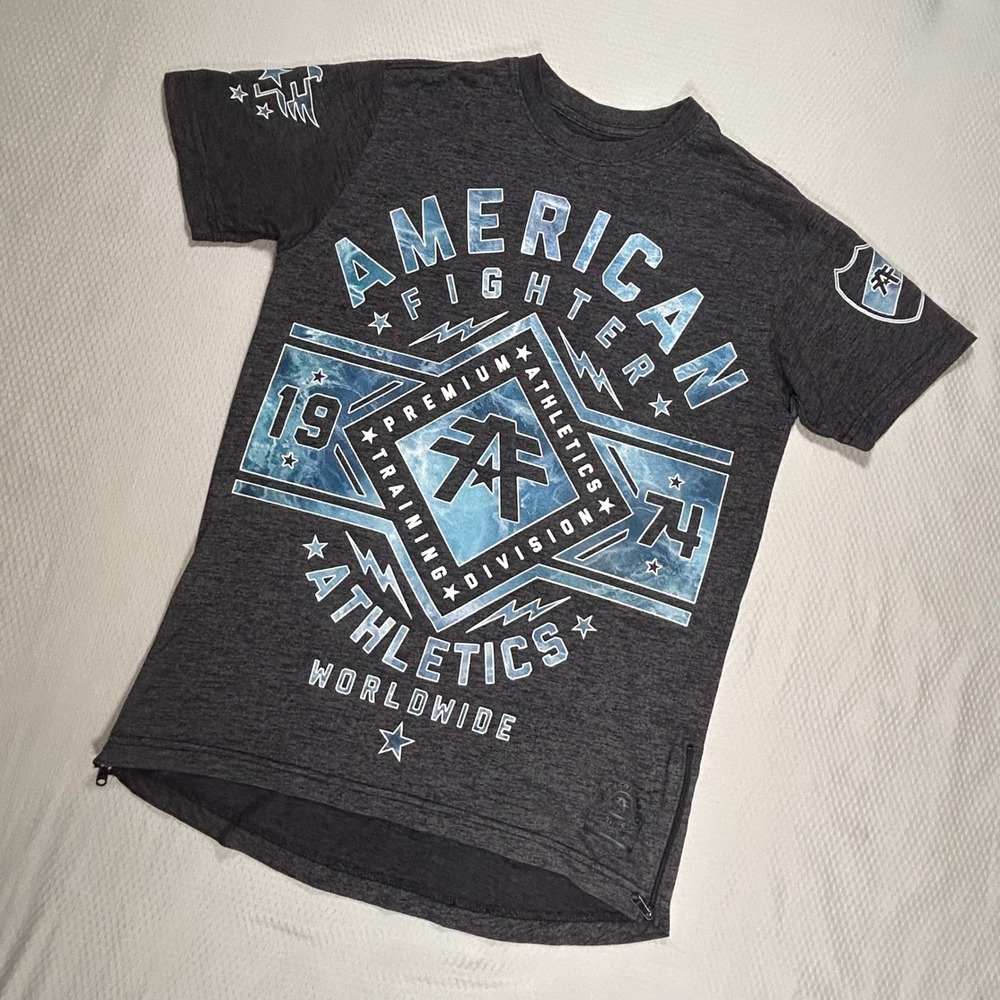 American Fighter Mens Small Charcoal Blue Graphic T-Shirt Buckle Side Zips MMA